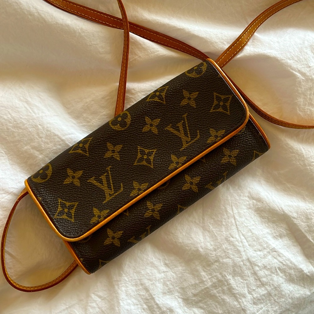 EUC Iconic Louis Vuitton Petite Baguette